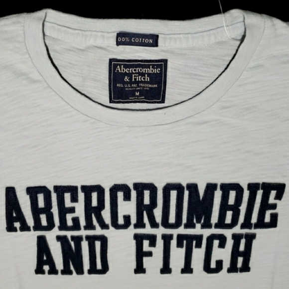 🎁Abercrombie & Fitch Light Blue Applique T🎁 - Picture 3 of 3